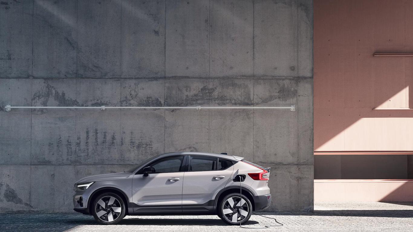 Design exterior do Volvo C40 Recharge em Silver Dawn.