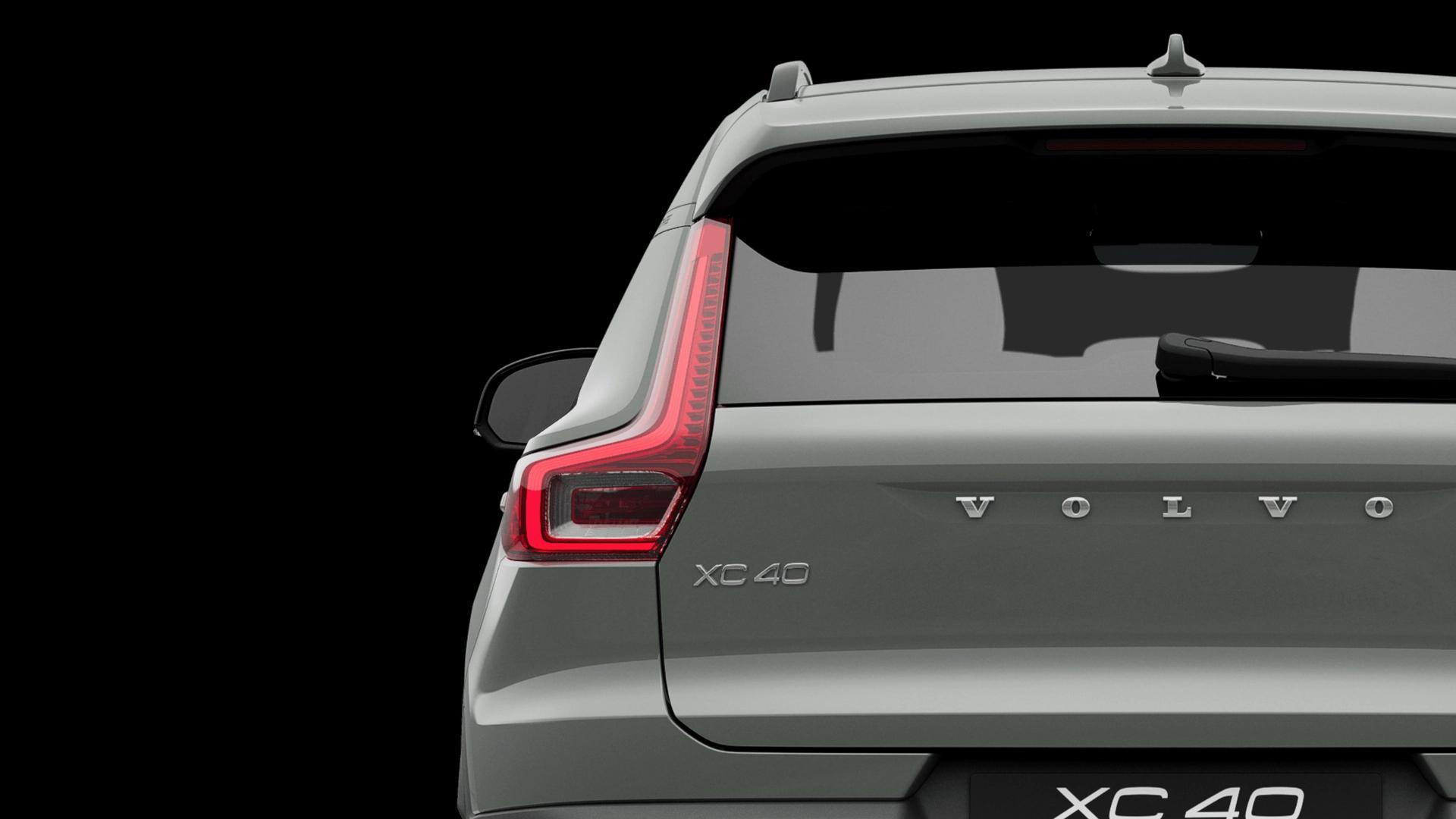 Volvo XC40 Recharge 100% elétrico em Sage Green parado
